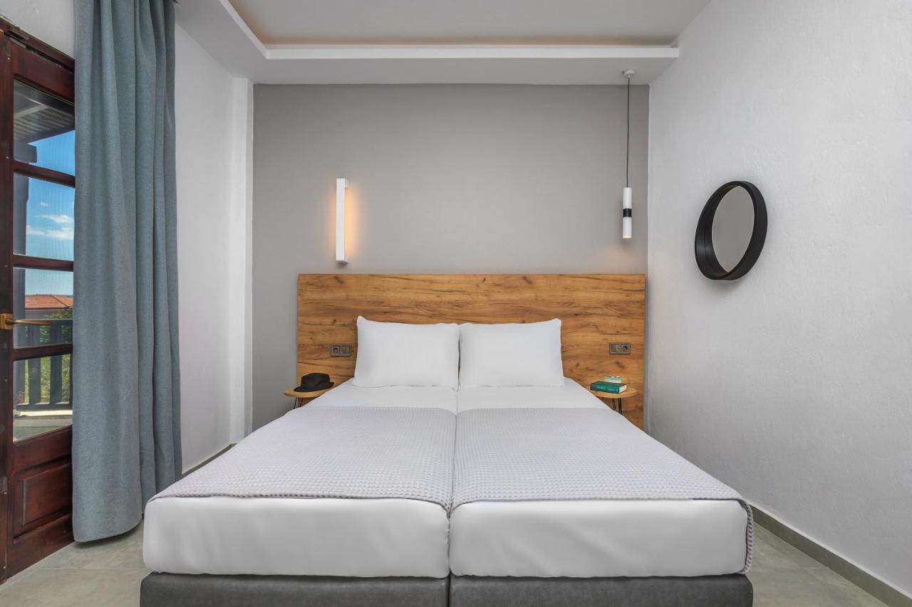 Eleon Suites Afitos Exterior foto